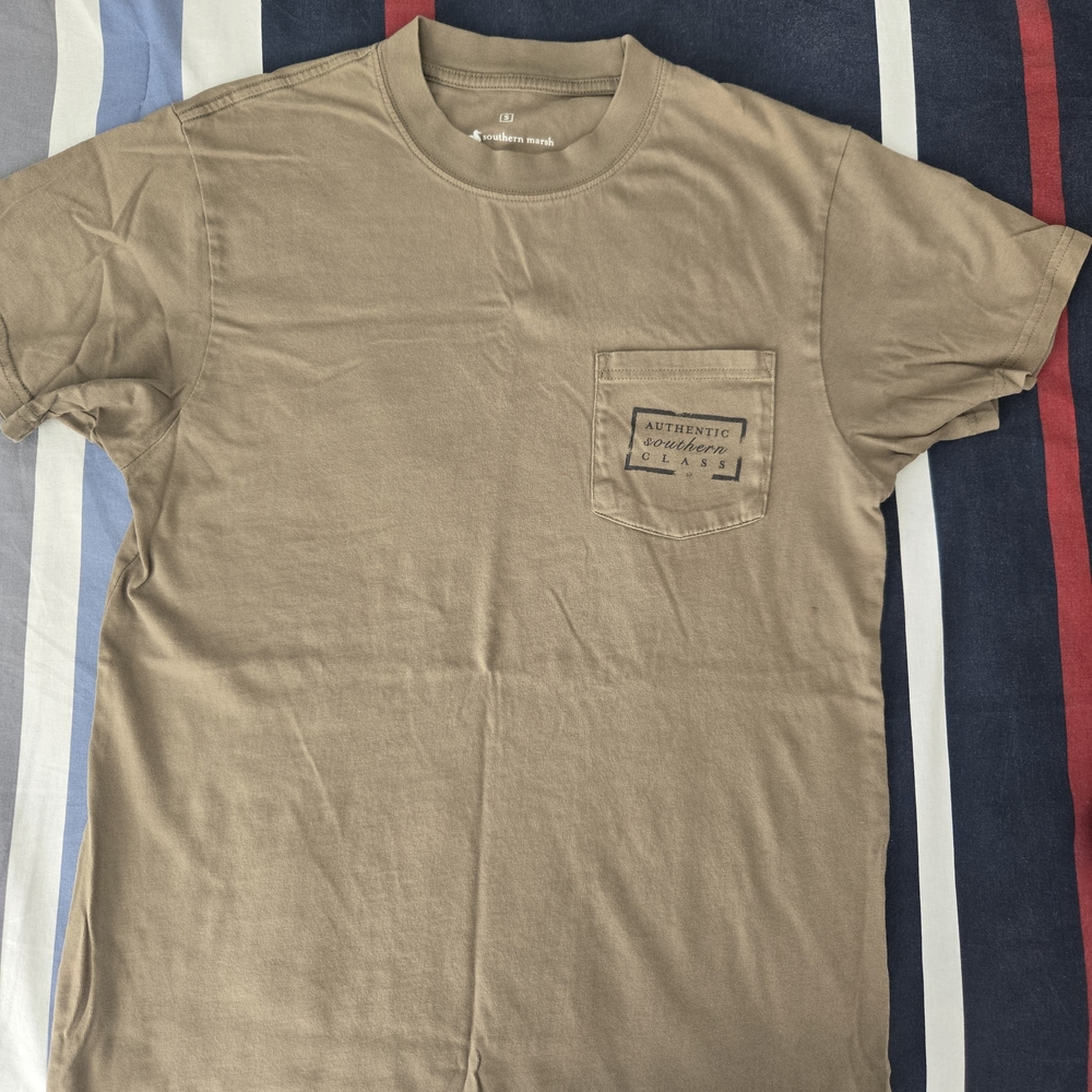 Southern Marsh COLLECTION Men's Small Beige Pocket Tee